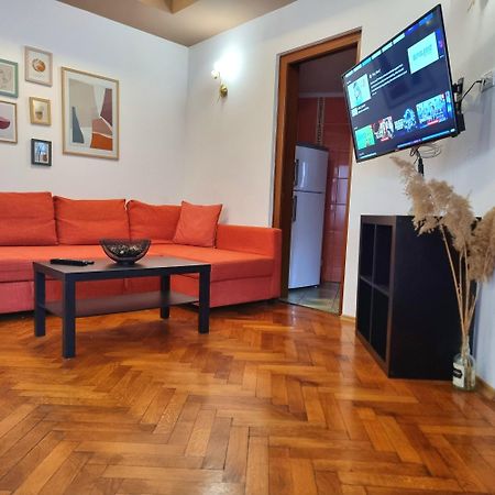 Peaceful Getaway - Generous 3-Bedroom Sanctuary - Close To Historic Old Town Bukurešť Exteriér fotografie