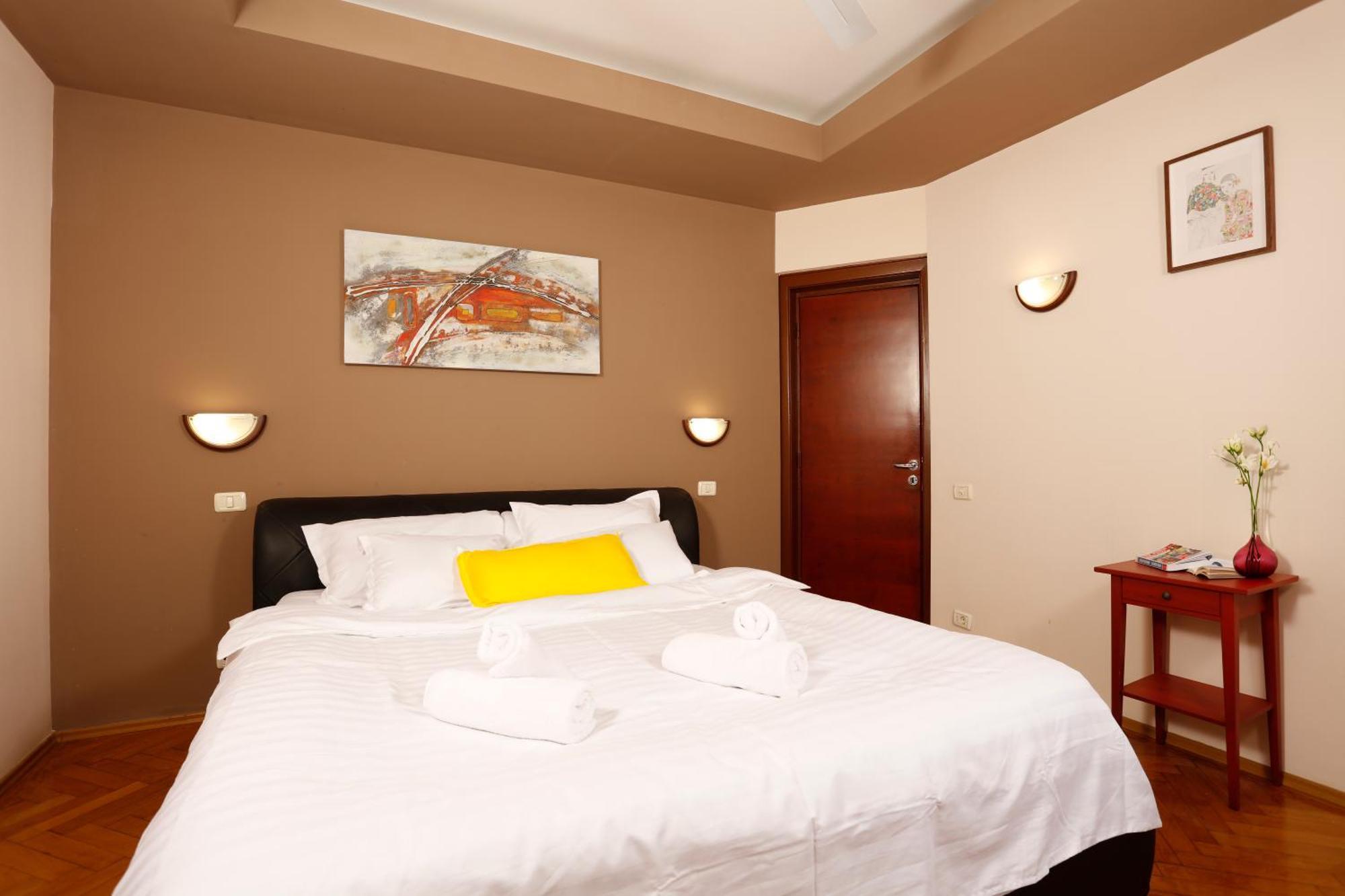 Peaceful Getaway - Generous 3-Bedroom Sanctuary - Close To Historic Old Town Bukurešť Exteriér fotografie