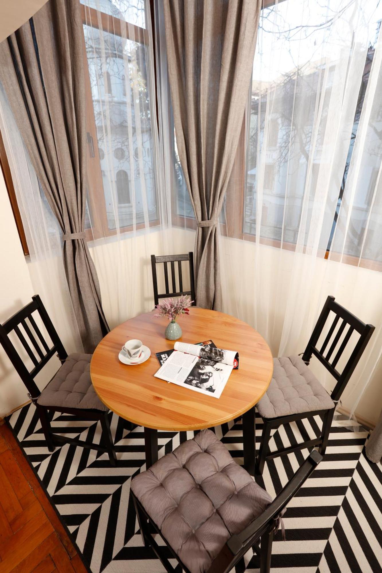 Peaceful Getaway - Generous 3-Bedroom Sanctuary - Close To Historic Old Town Bukurešť Exteriér fotografie