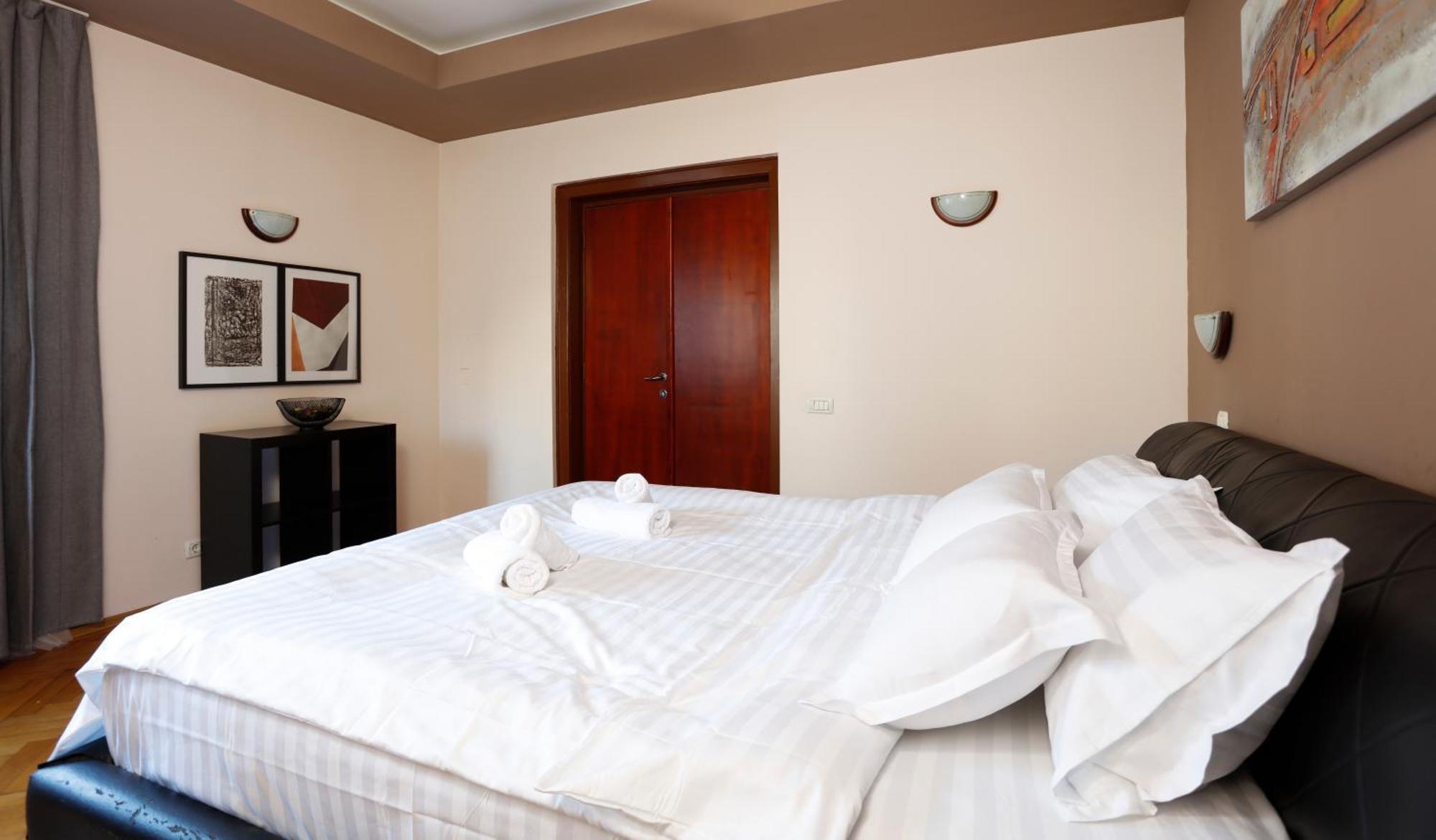 Peaceful Getaway - Generous 3-Bedroom Sanctuary - Close To Historic Old Town Bukurešť Exteriér fotografie