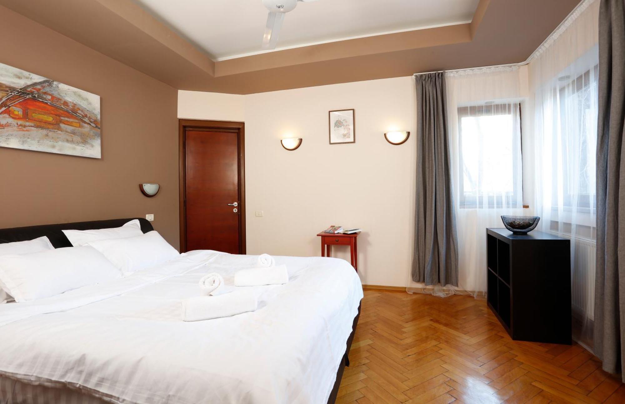 Peaceful Getaway - Generous 3-Bedroom Sanctuary - Close To Historic Old Town Bukurešť Exteriér fotografie