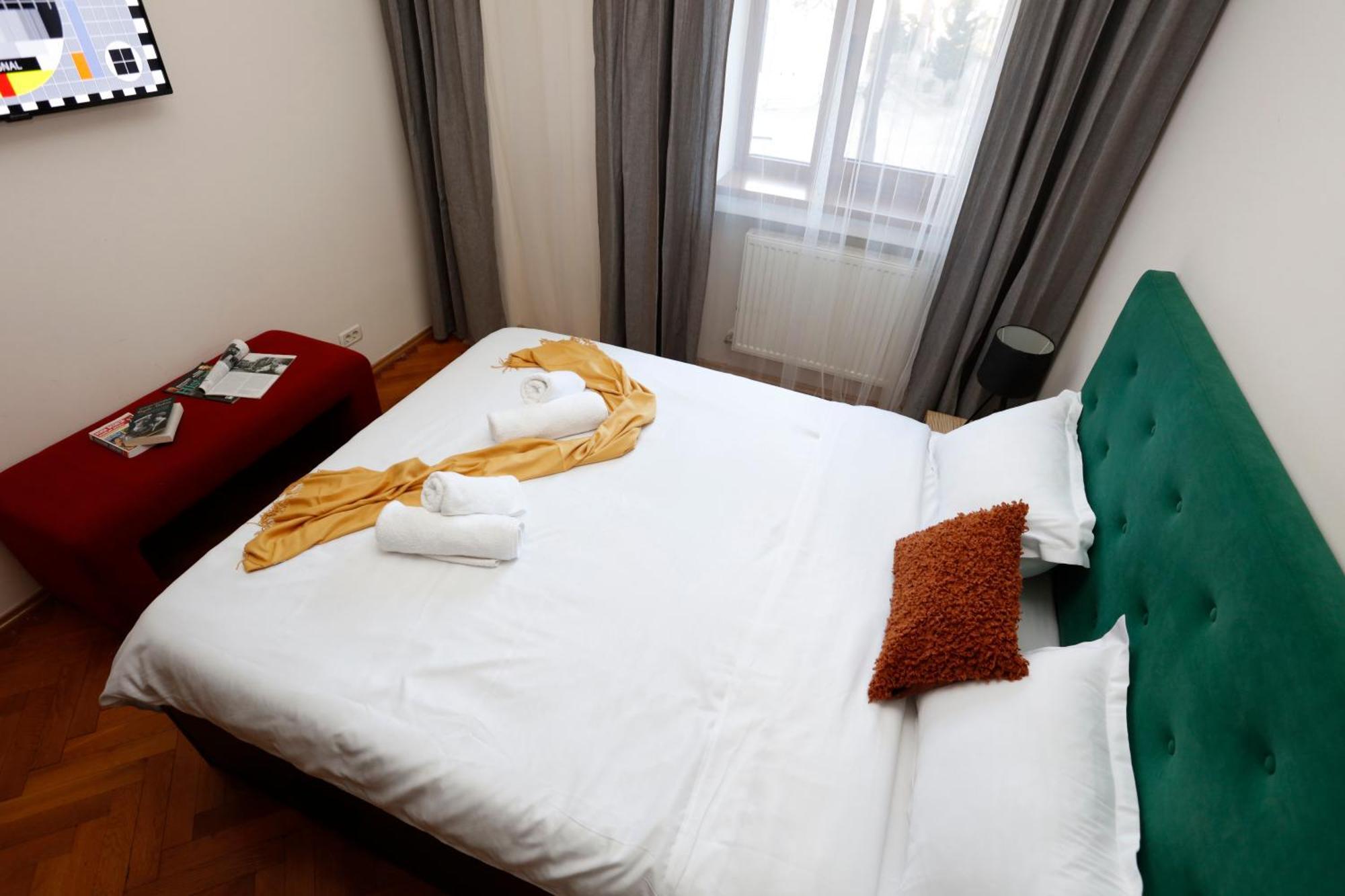 Peaceful Getaway - Generous 3-Bedroom Sanctuary - Close To Historic Old Town Bukurešť Exteriér fotografie