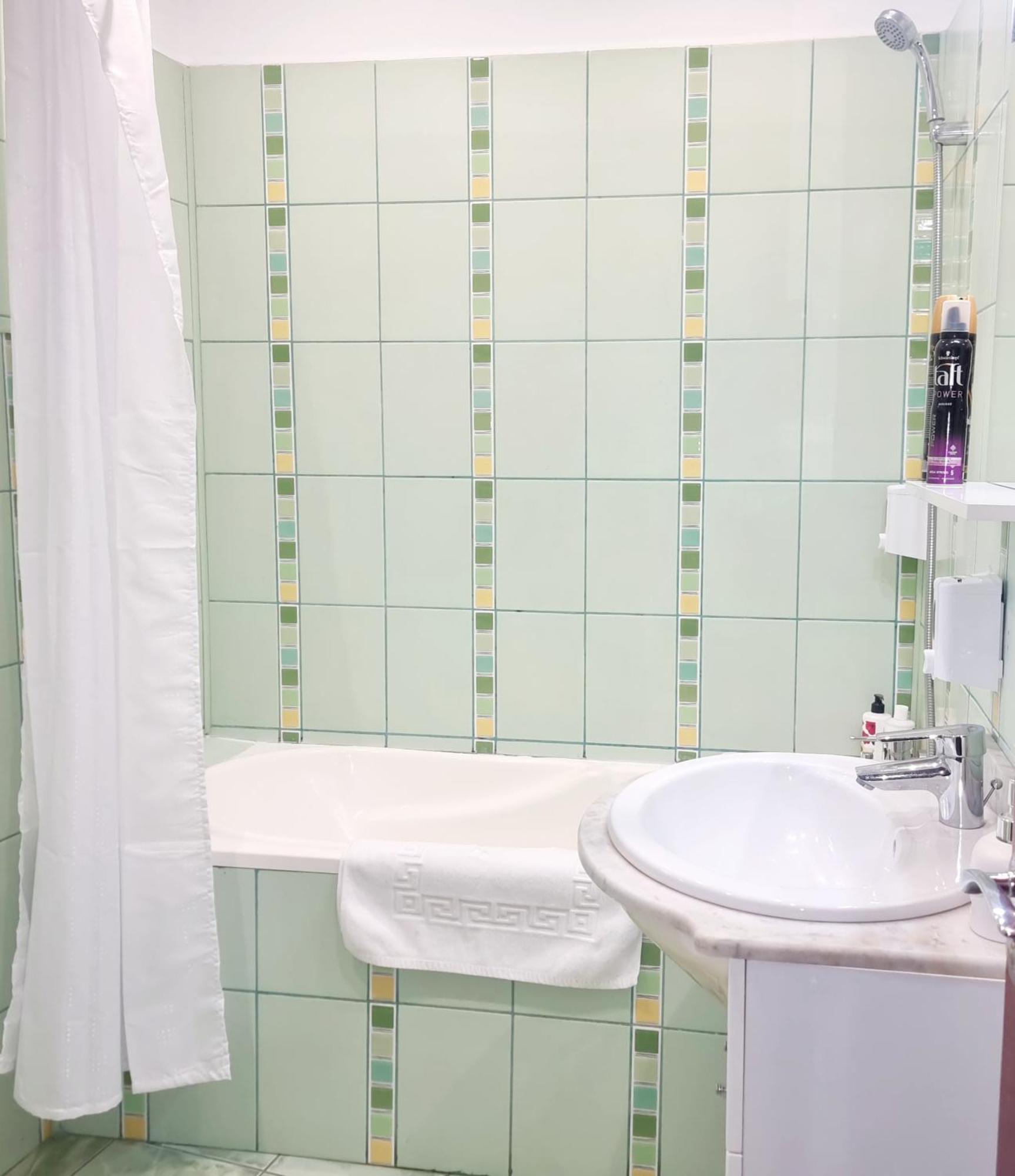 Peaceful Getaway - Generous 3-Bedroom Sanctuary - Close To Historic Old Town Bukurešť Exteriér fotografie