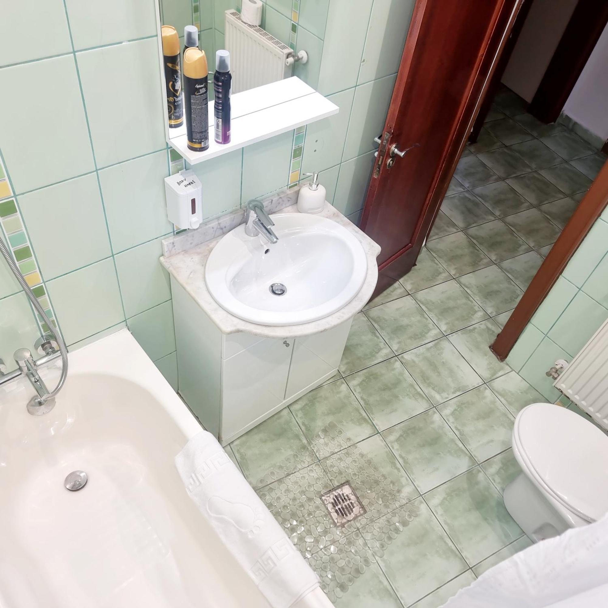 Peaceful Getaway - Generous 3-Bedroom Sanctuary - Close To Historic Old Town Bukurešť Exteriér fotografie
