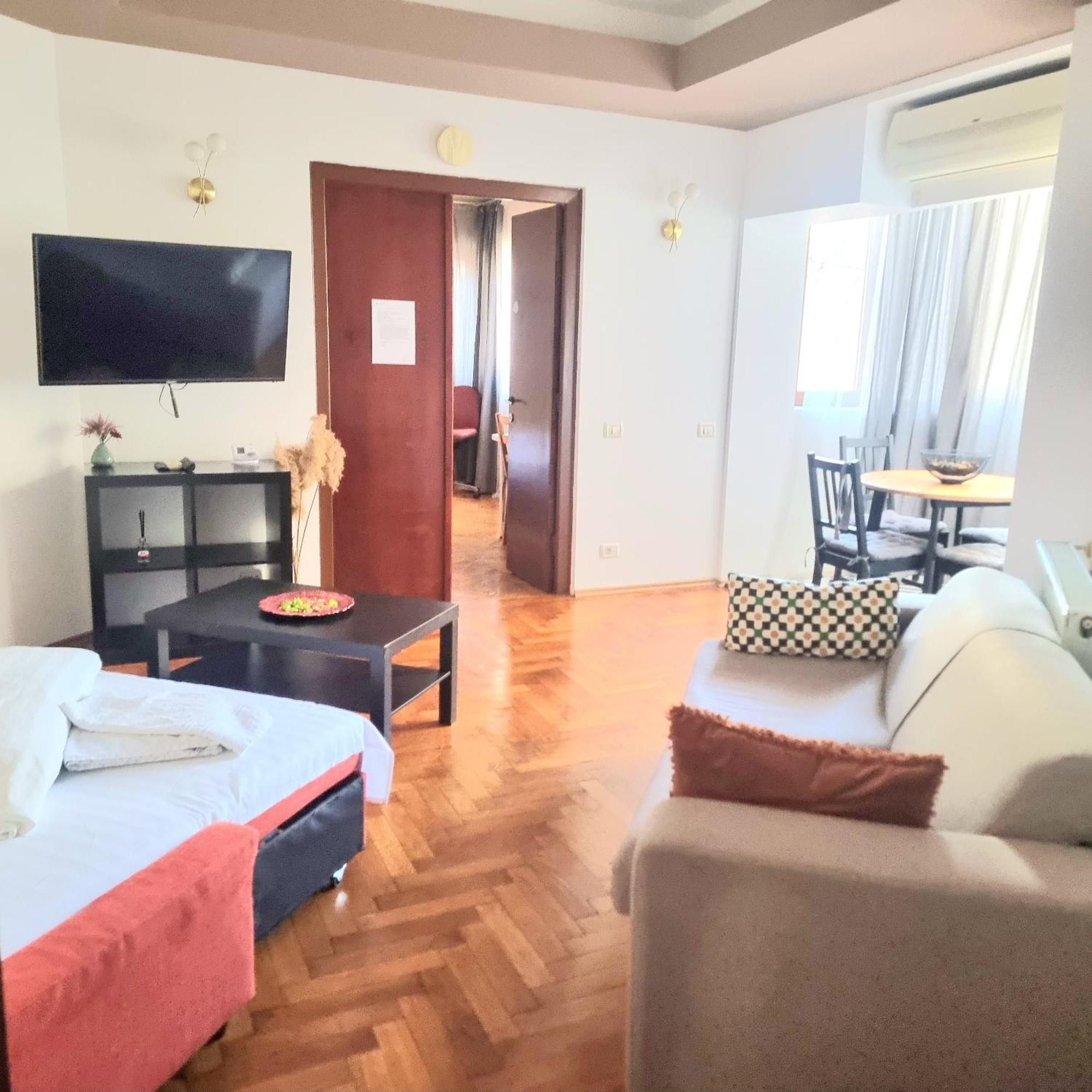 Peaceful Getaway - Generous 3-Bedroom Sanctuary - Close To Historic Old Town Bukurešť Exteriér fotografie