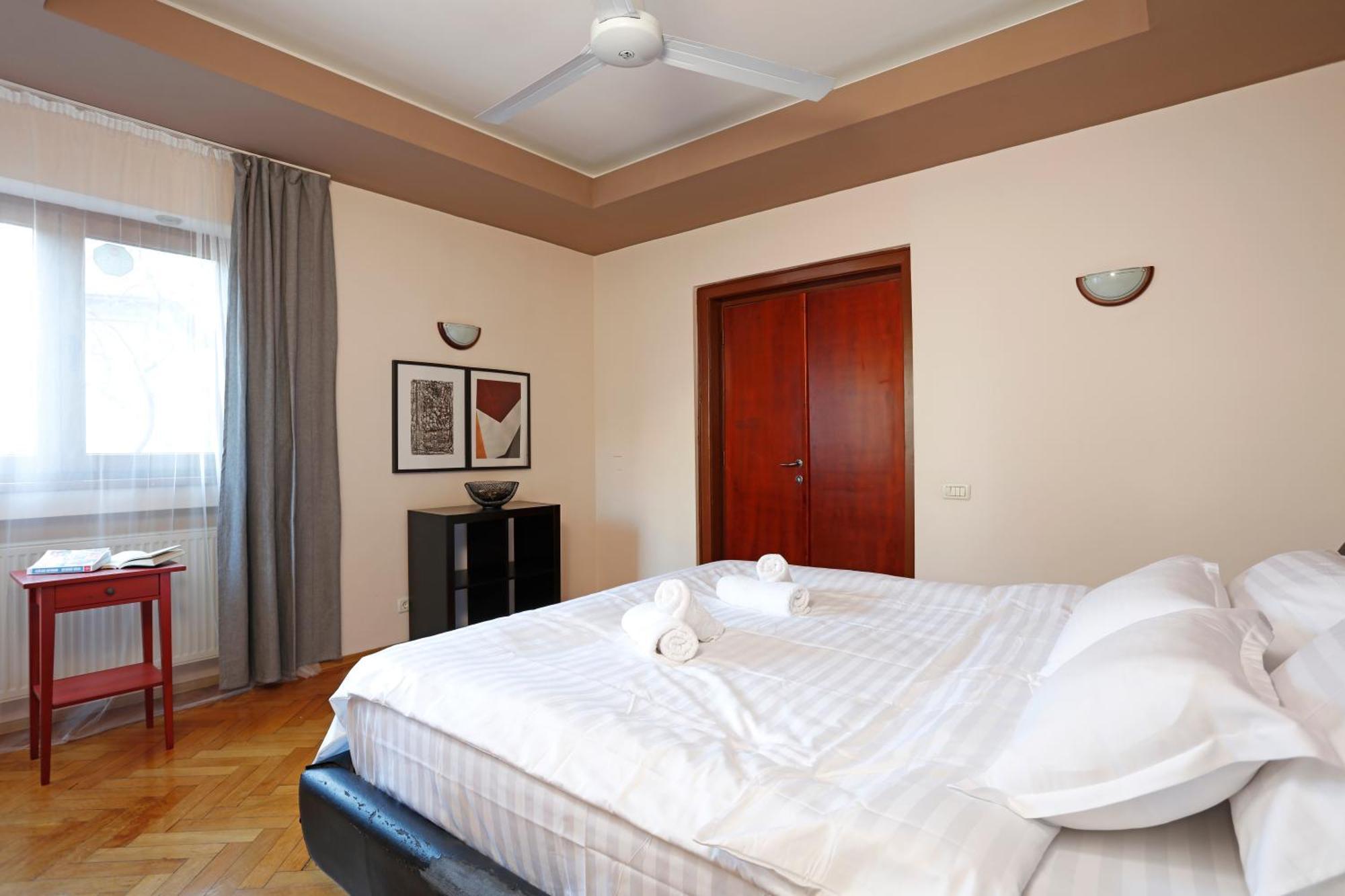 Peaceful Getaway - Generous 3-Bedroom Sanctuary - Close To Historic Old Town Bukurešť Exteriér fotografie